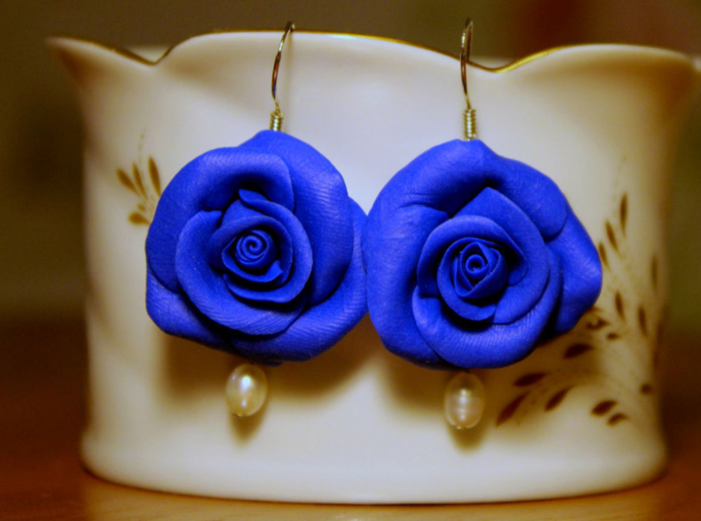 Серьги с синими розами. Серьги с цветами из полимерной глины.